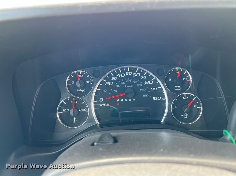 image for item LF9364 2017 Chevrolet Express G4500  shuttle bus