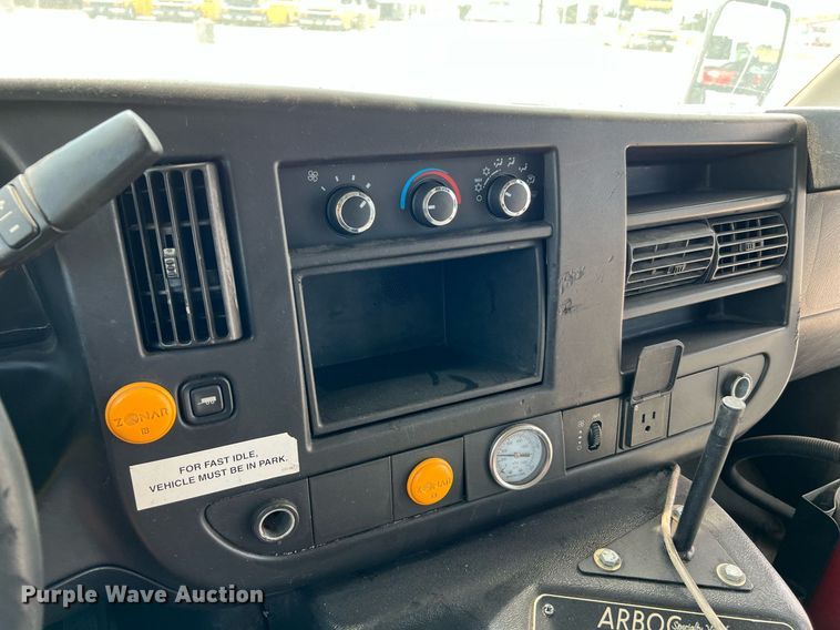 image for item LF9364 2017 Chevrolet Express G4500  shuttle bus