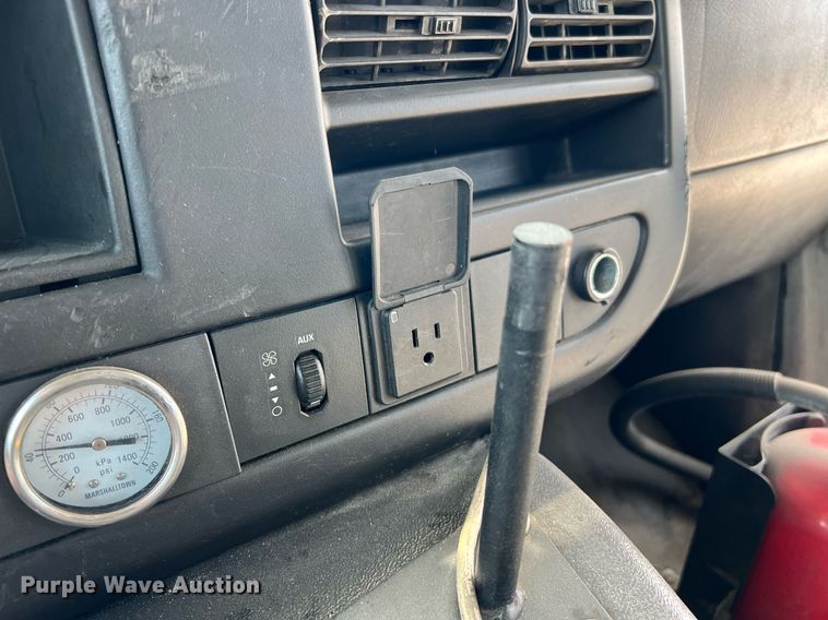 image for item LF9364 2017 Chevrolet Express G4500  shuttle bus