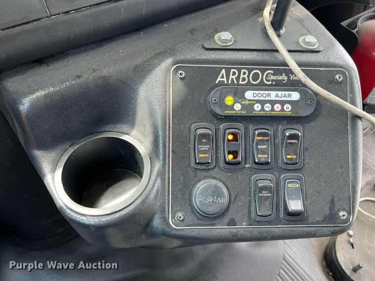 image for item LF9364 2017 Chevrolet Express G4500  shuttle bus