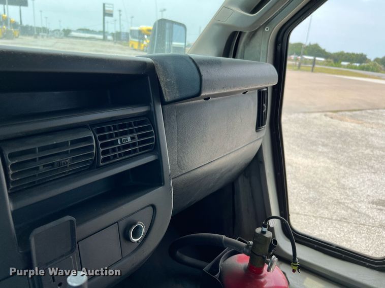 image for item LF9364 2017 Chevrolet Express G4500  shuttle bus