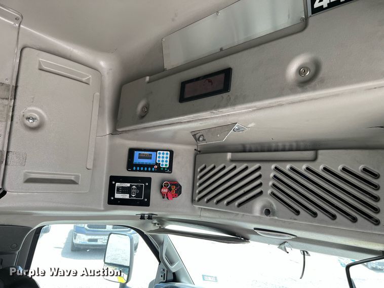 image for item LF9364 2017 Chevrolet Express G4500  shuttle bus