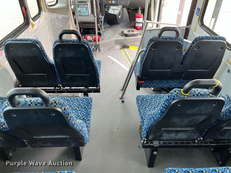 image for item LF9364 2017 Chevrolet Express G4500  shuttle bus