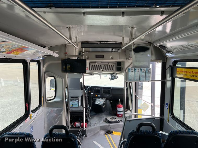 image for item LF9364 2017 Chevrolet Express G4500  shuttle bus