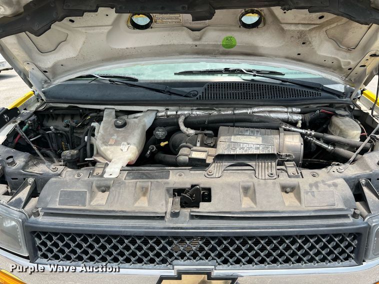 image for item LF9364 2017 Chevrolet Express G4500  shuttle bus