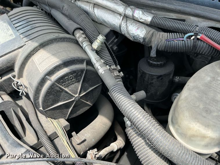 image for item LF9364 2017 Chevrolet Express G4500  shuttle bus