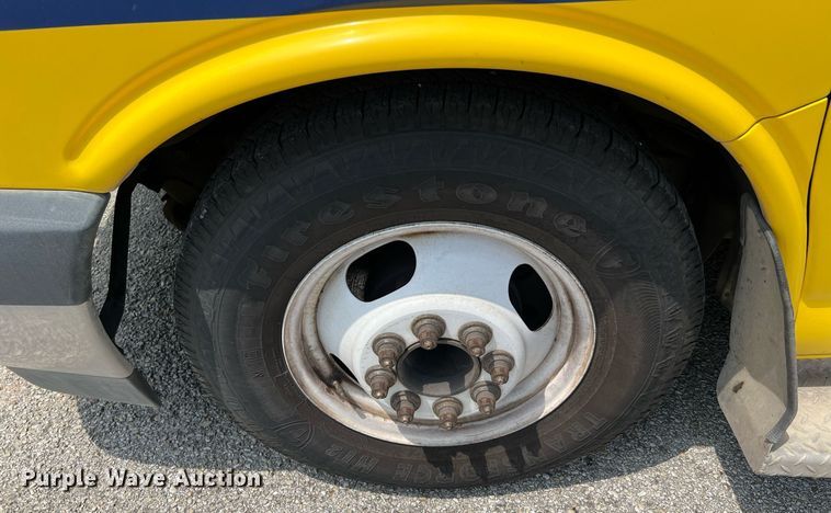 image for item LF9364 2017 Chevrolet Express G4500  shuttle bus