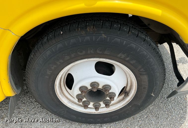 image for item LF9364 2017 Chevrolet Express G4500  shuttle bus