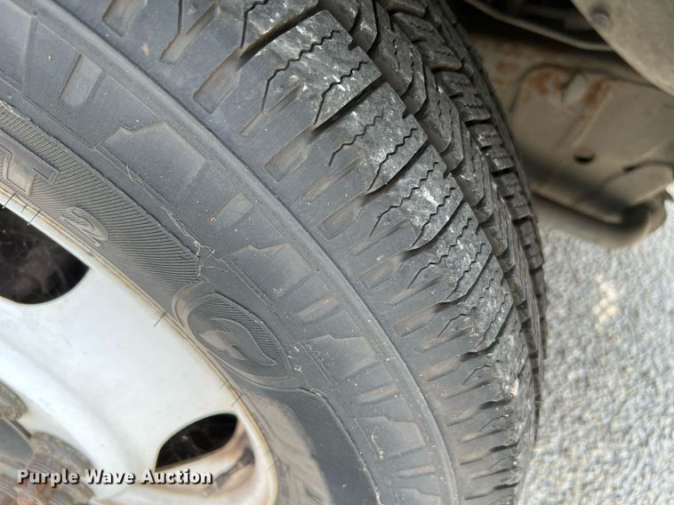 image for item LF9364 2017 Chevrolet Express G4500  shuttle bus