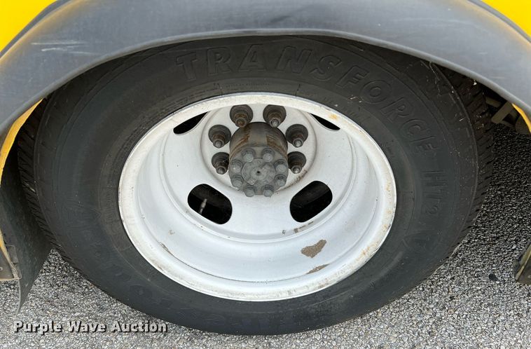 image for item LF9364 2017 Chevrolet Express G4500  shuttle bus