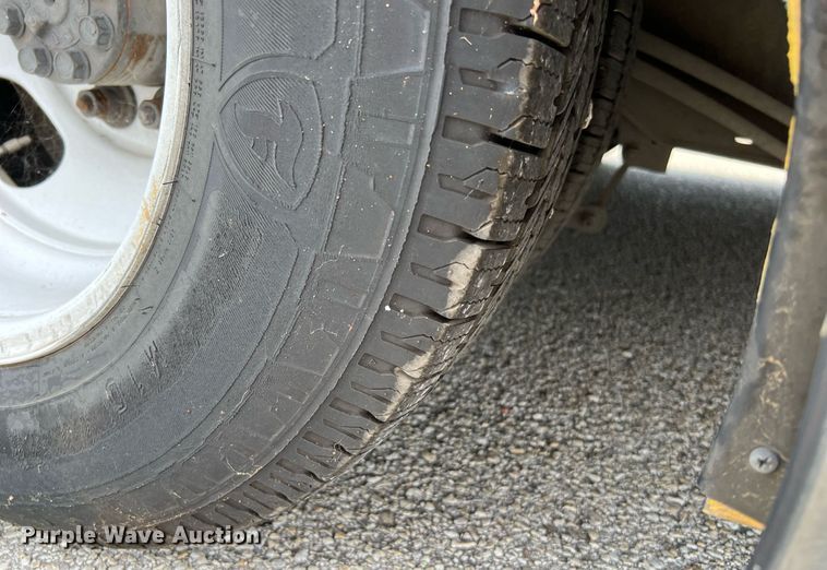 image for item LF9364 2017 Chevrolet Express G4500  shuttle bus