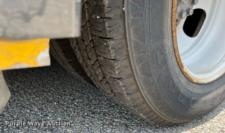 image for item LF9364 2017 Chevrolet Express G4500  shuttle bus