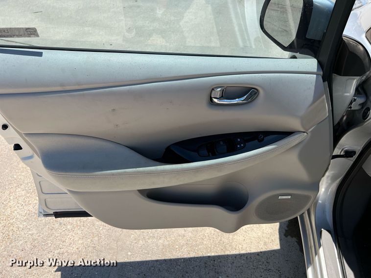 image for item LF9419 2013 Nissan Leaf