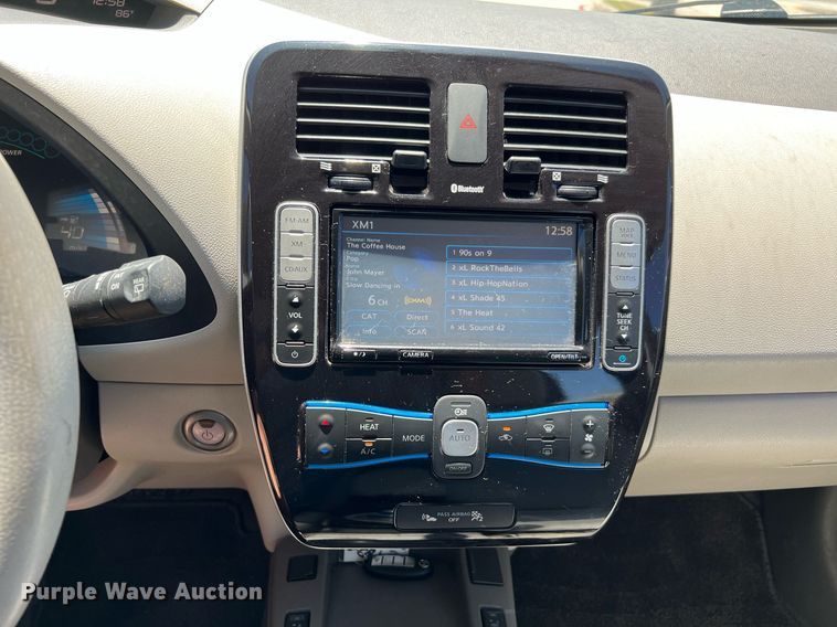 image for item LF9419 2013 Nissan Leaf