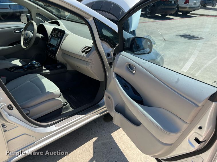 image for item LF9419 2013 Nissan Leaf