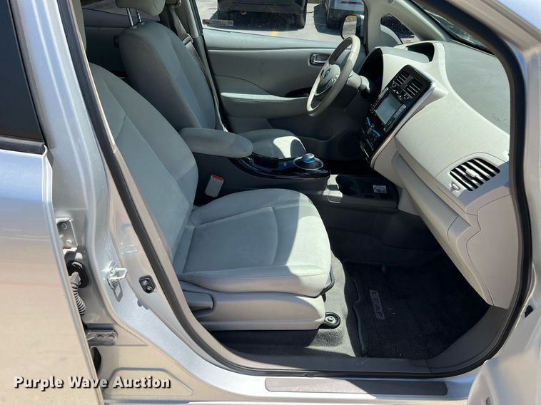 image for item LF9419 2013 Nissan Leaf