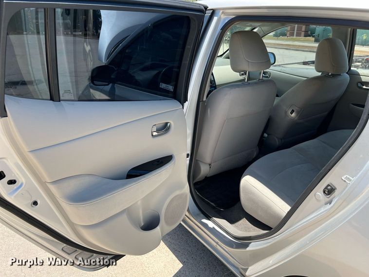 image for item LF9419 2013 Nissan Leaf