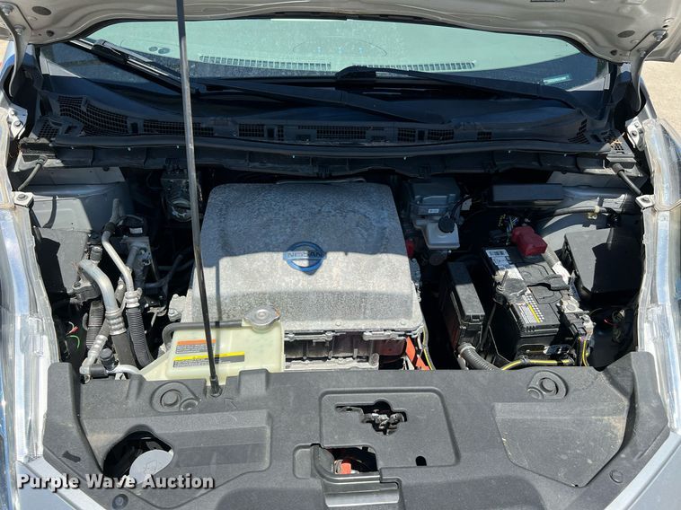 image for item LF9419 2013 Nissan Leaf