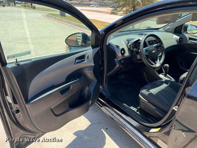 image for item LF9420 2016 Chevrolet Sonic LT