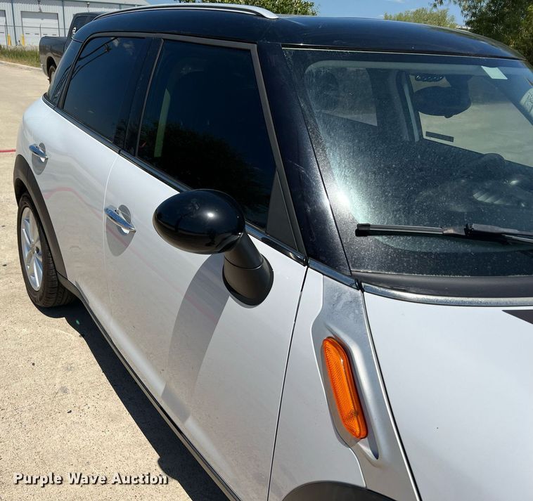 image for item LF9422 2011 Mini Cooper