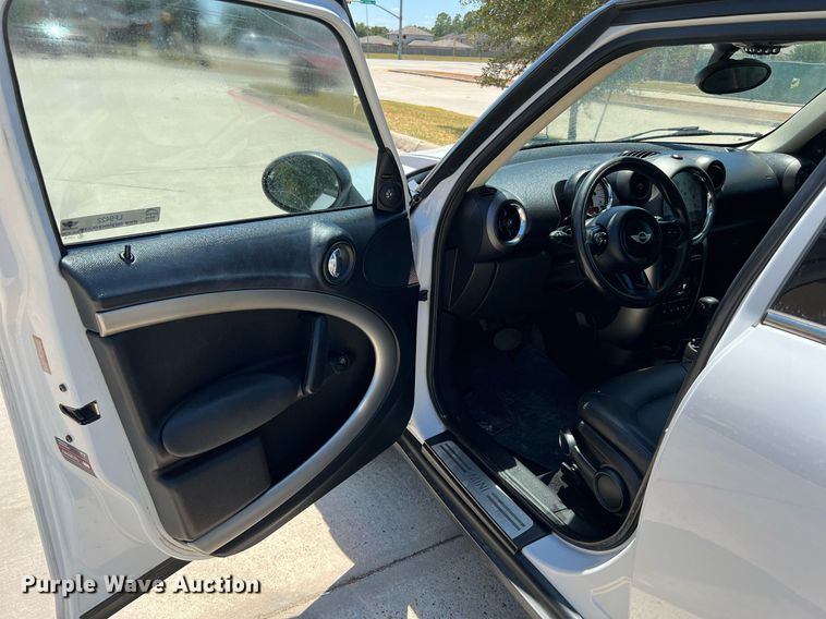 image for item LF9422 2011 Mini Cooper