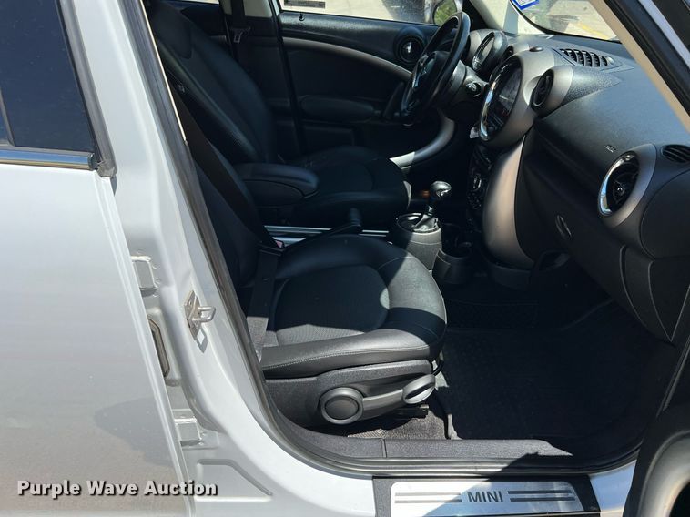 image for item LF9422 2011 Mini Cooper