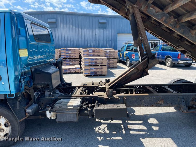 image for item LJ9785 2007 Isuzu NPR  dump flatbed truck