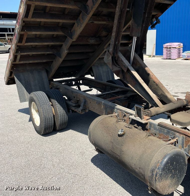 image for item LJ9785 2007 Isuzu NPR  dump flatbed truck