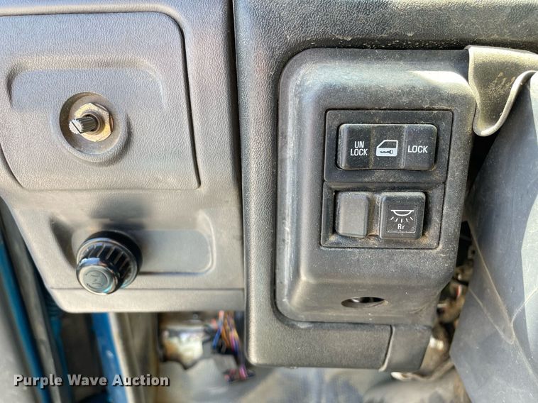 image for item LJ9785 2007 Isuzu NPR  dump flatbed truck