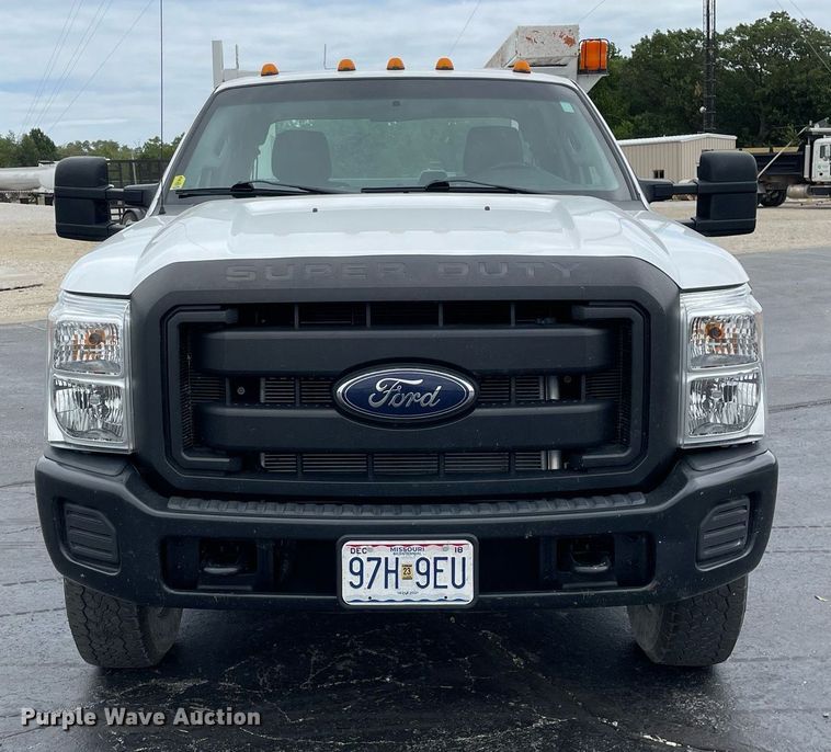 image for item LJ9787 2014 Ford F350 Super Duty XL  SuperCab utility bed pickup truck