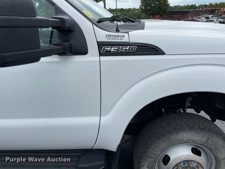 image for item LJ9787 2014 Ford F350 Super Duty XL  SuperCab utility bed pickup truck