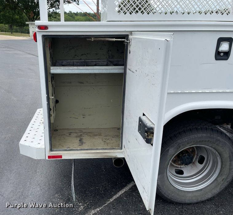 image for item LJ9787 2014 Ford F350 Super Duty XL  SuperCab utility bed pickup truck