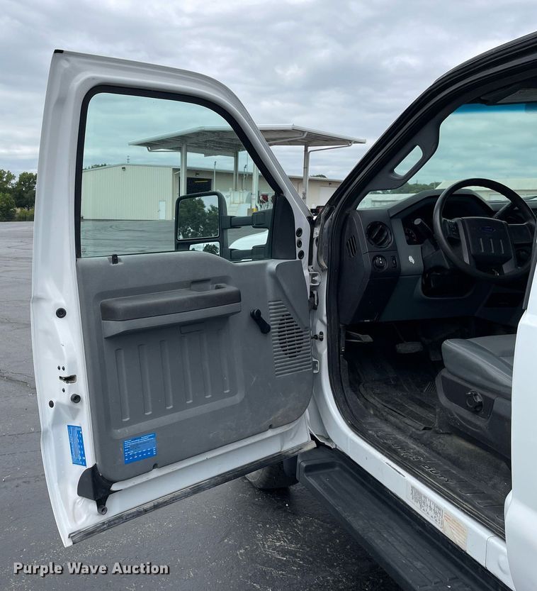 image for item LJ9787 2014 Ford F350 Super Duty XL  SuperCab utility bed pickup truck