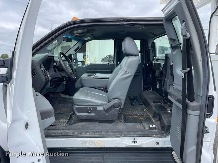 image for item LJ9787 2014 Ford F350 Super Duty XL  SuperCab utility bed pickup truck