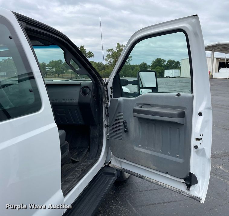 image for item LJ9787 2014 Ford F350 Super Duty XL  SuperCab utility bed pickup truck