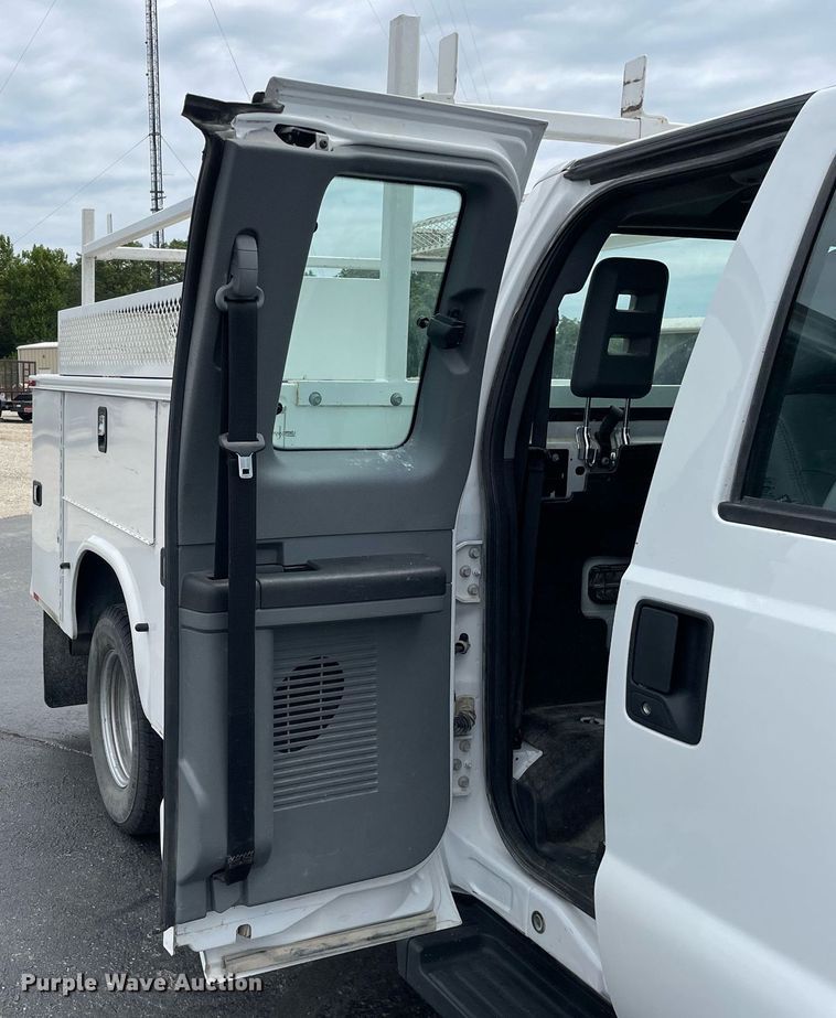 image for item LJ9787 2014 Ford F350 Super Duty XL  SuperCab utility bed pickup truck