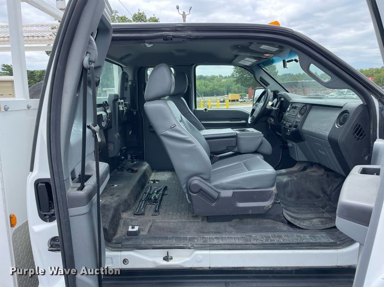 image for item LJ9787 2014 Ford F350 Super Duty XL  SuperCab utility bed pickup truck