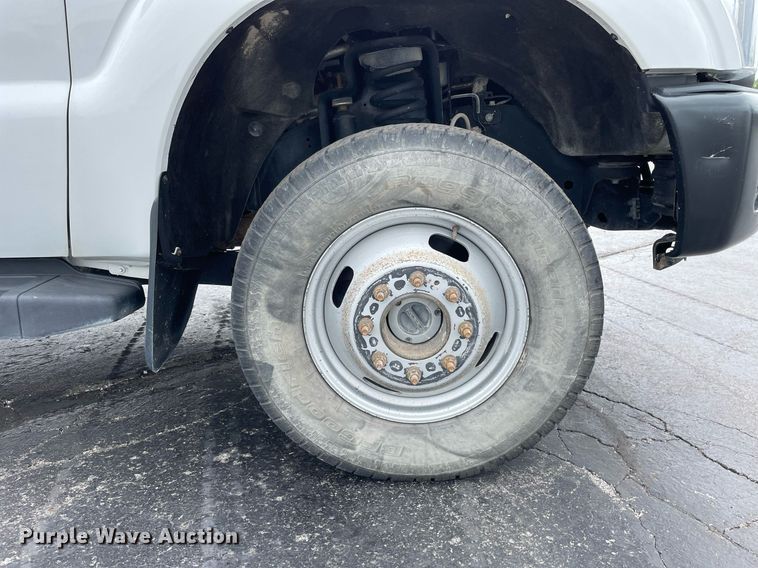 image for item LJ9787 2014 Ford F350 Super Duty XL  SuperCab utility bed pickup truck