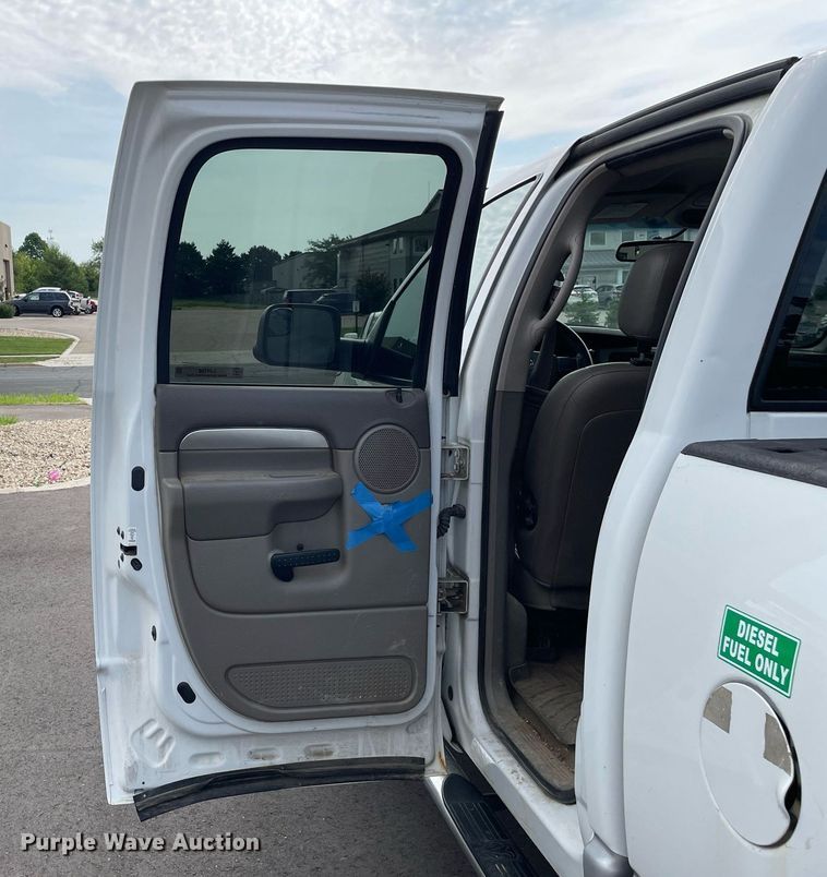 image for item LJ9788 2004 Dodge Ram 3500HD Laramie  Quad Cab pickup truck