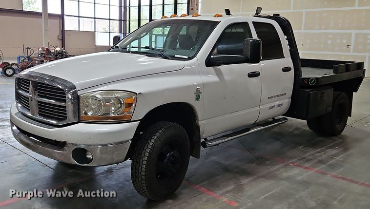 image for item LM9073 2006 Dodge Ram 3500  Crew Cab flatbed pickup truck