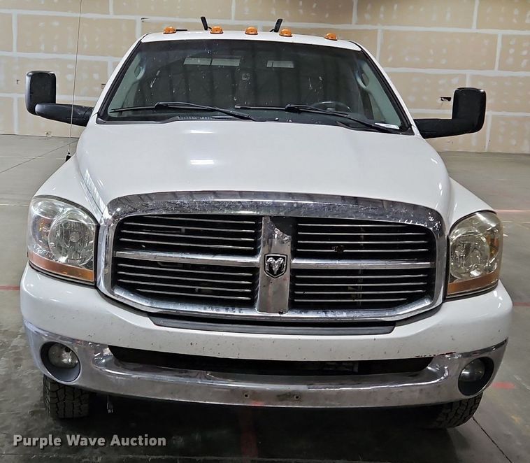 image for item LM9073 2006 Dodge Ram 3500  Crew Cab flatbed pickup truck