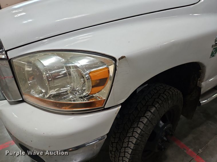 image for item LM9073 2006 Dodge Ram 3500  Crew Cab flatbed pickup truck