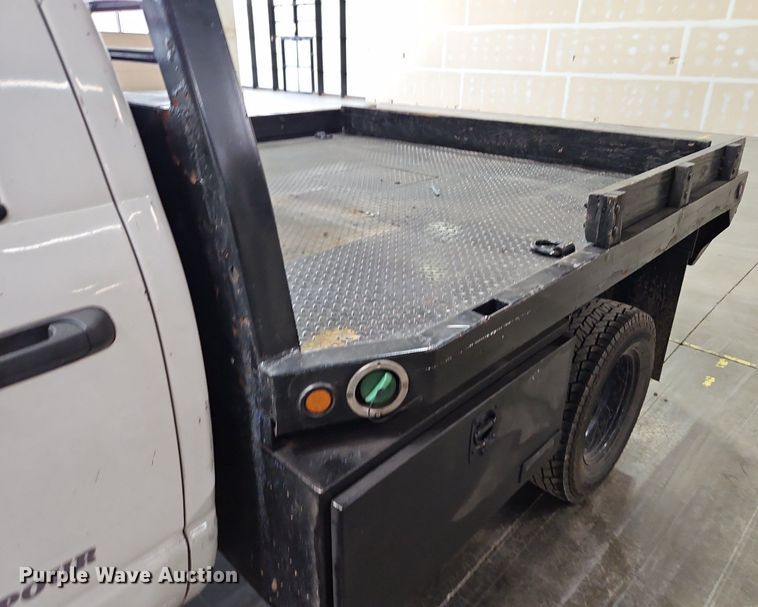 image for item LM9073 2006 Dodge Ram 3500  Crew Cab flatbed pickup truck