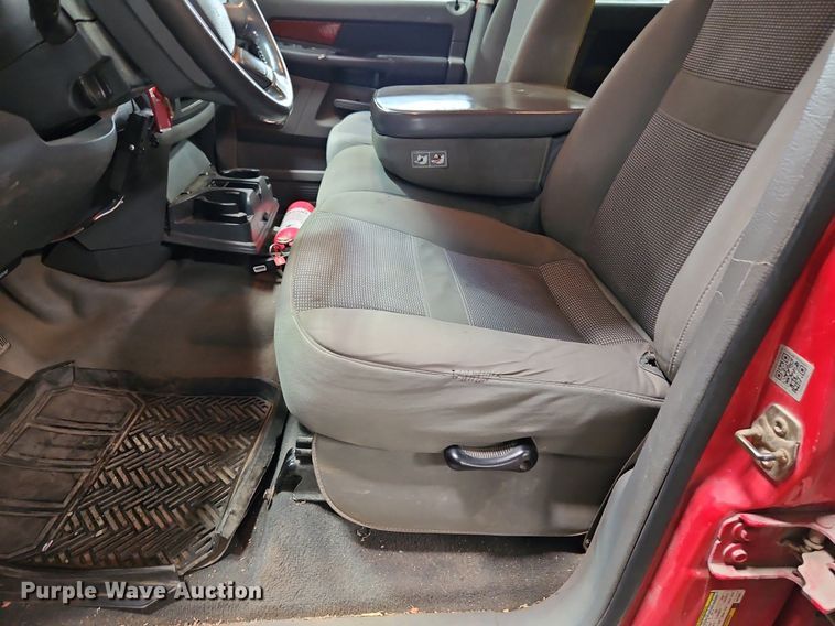 image for item LM9073 2006 Dodge Ram 3500  Crew Cab flatbed pickup truck