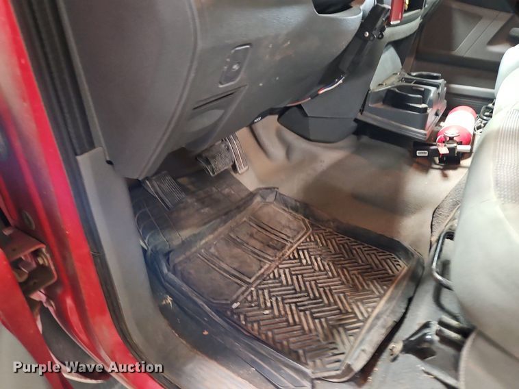 image for item LM9073 2006 Dodge Ram 3500  Crew Cab flatbed pickup truck