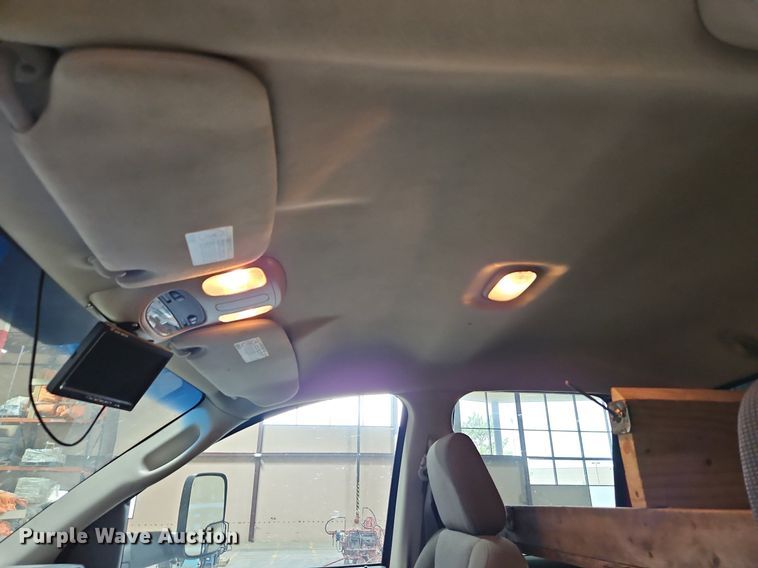 image for item LM9073 2006 Dodge Ram 3500  Crew Cab flatbed pickup truck