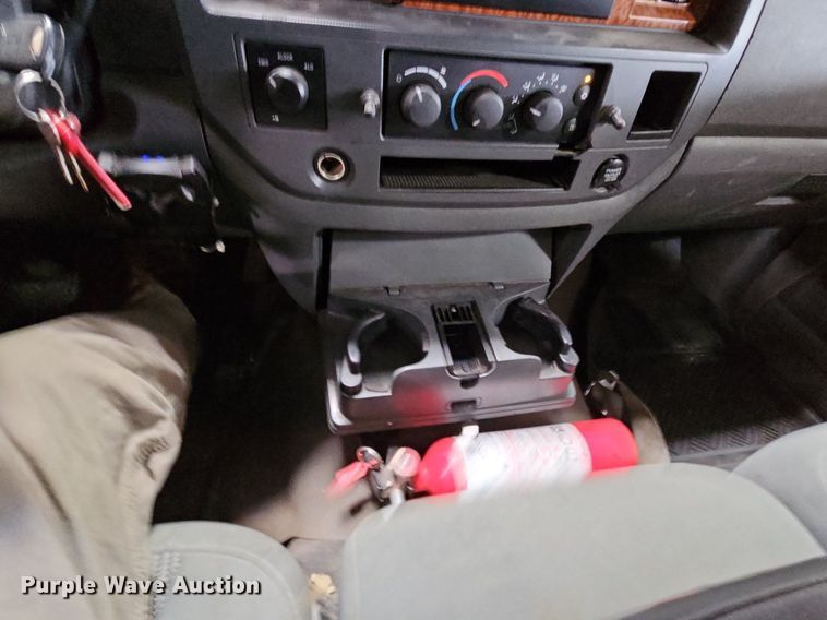 image for item LM9073 2006 Dodge Ram 3500  Crew Cab flatbed pickup truck