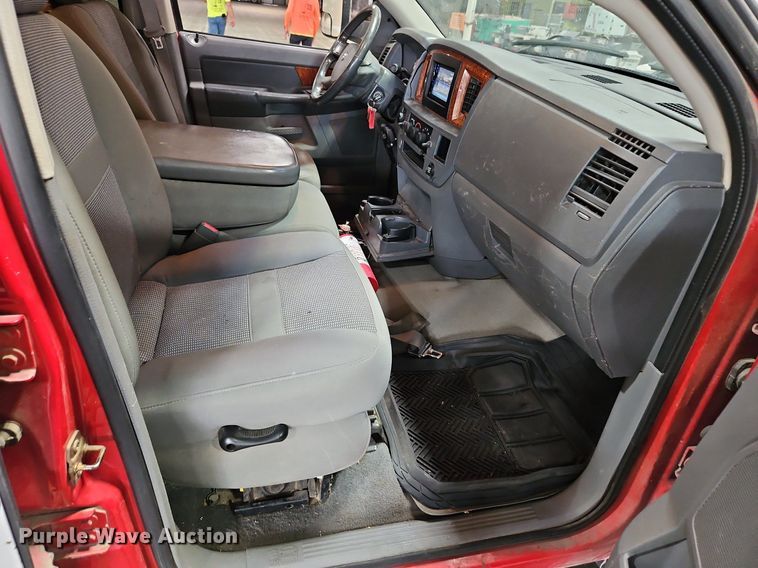 image for item LM9073 2006 Dodge Ram 3500  Crew Cab flatbed pickup truck