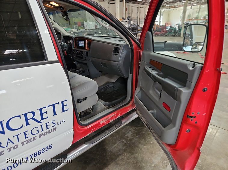 image for item LM9073 2006 Dodge Ram 3500  Crew Cab flatbed pickup truck