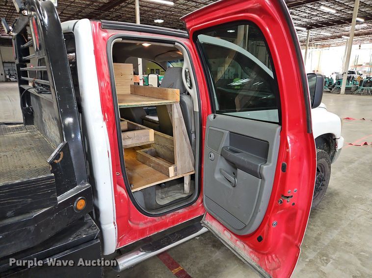 image for item LM9073 2006 Dodge Ram 3500  Crew Cab flatbed pickup truck